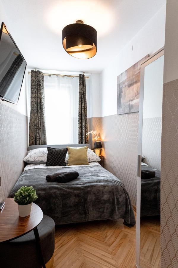 Clicktheflat Conrada