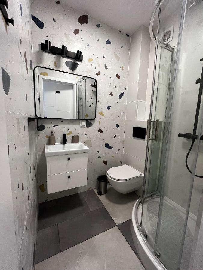 Ohmyhome - Hala Mirowska Apartment