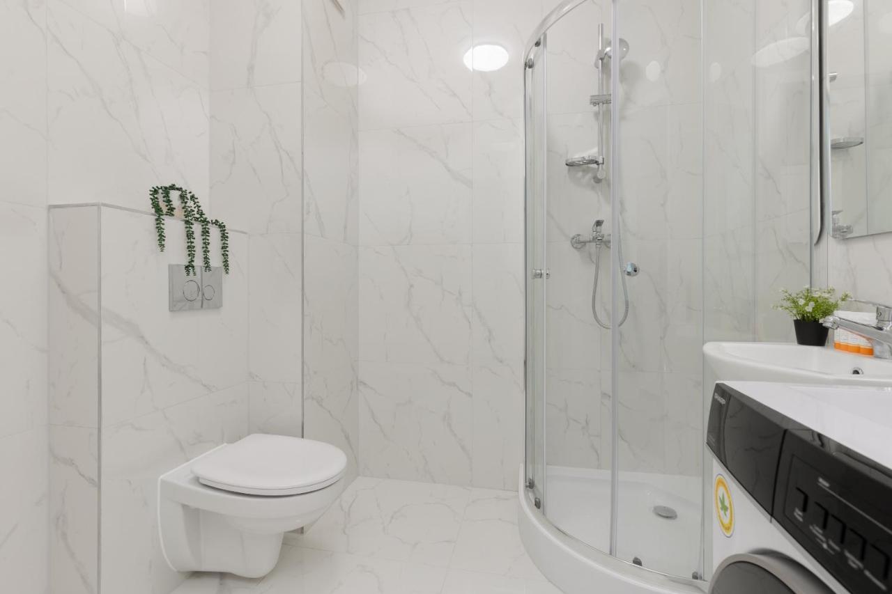 Business Center Sluzewiec With Parking By Renters Warsaw