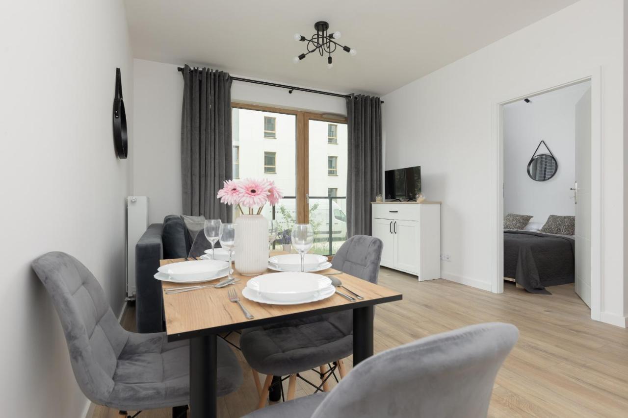Business Center Sluzewiec With Parking By Renters Apartment