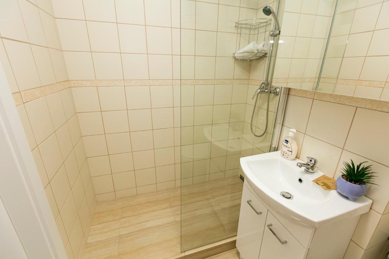 Chmielna - 250m Od Zlotych Tarasow, 350m Od Dworca Centralnego - Wifi - Smart Tv 55 Cali - Better