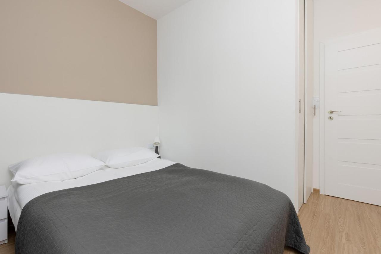 Roomy Oczapowskiego In Bielany By Renters Apartment *