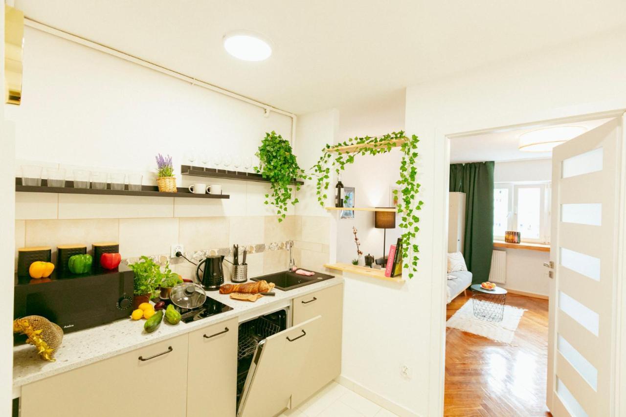 Chmielna - 250m Od Zlotych Tarasow, 350m Od Dworca Centralnego - Wifi - Smart Tv 55 Cali - Better *