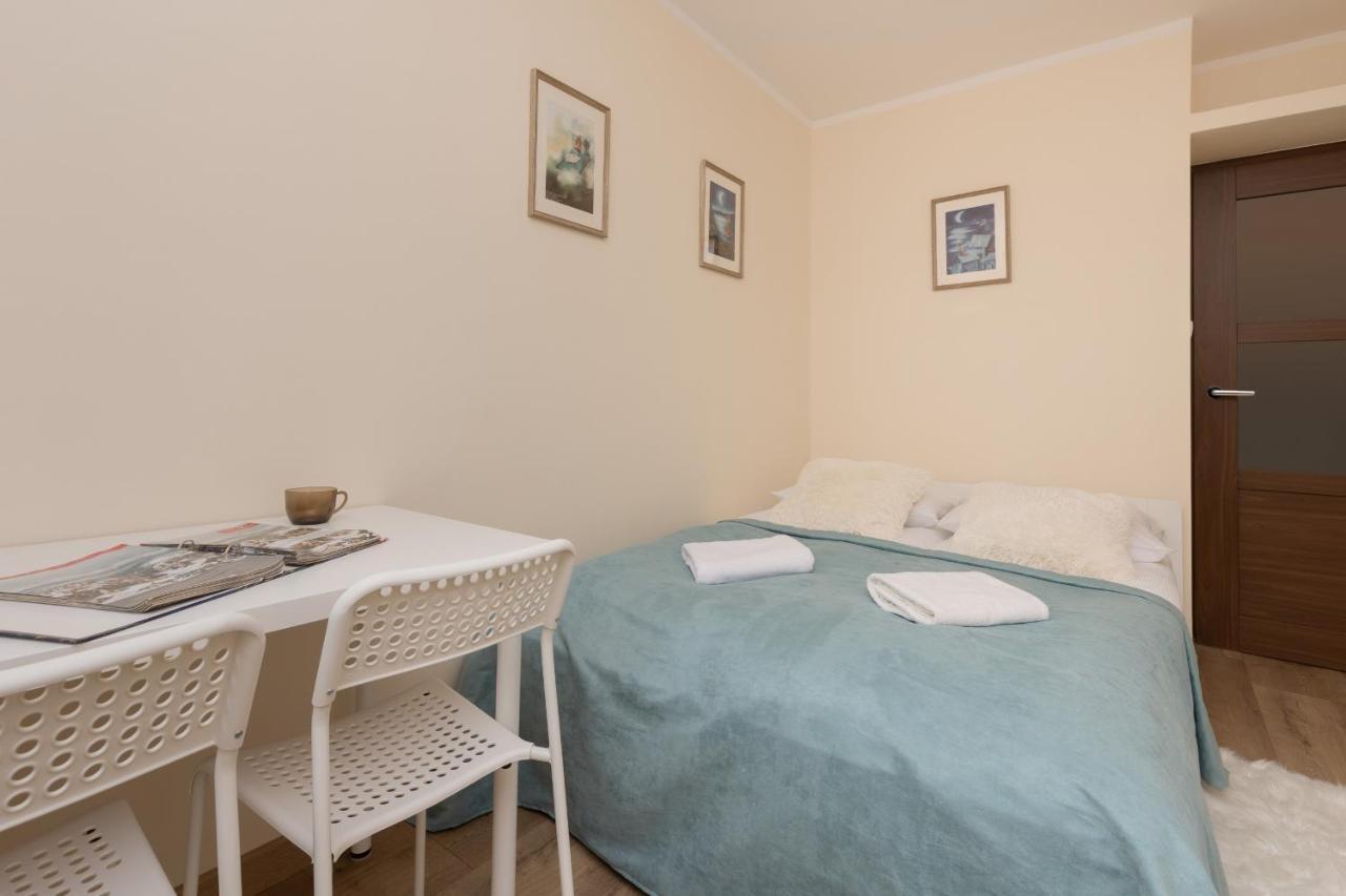 Dickens St By Renters *