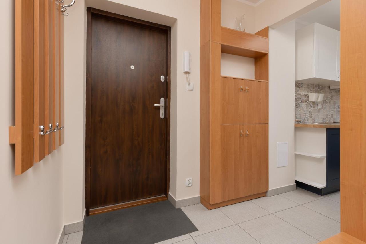 Dickens St By Renters * Warsaw