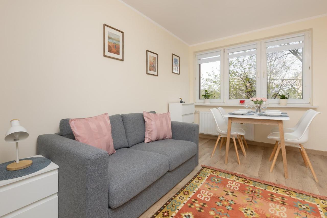 Dickens St By Renters Apartment