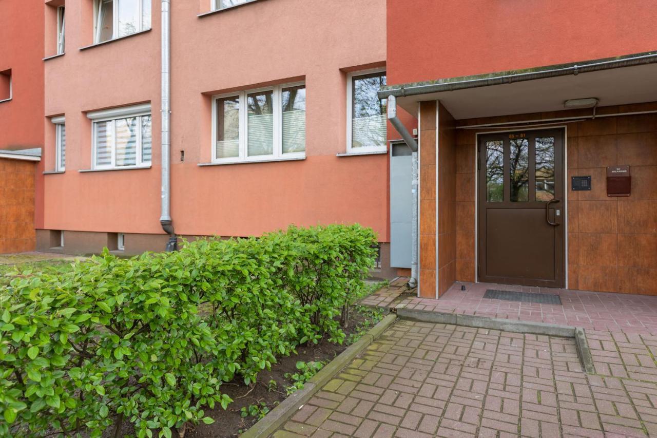 Dickens St By Renters * Warsaw