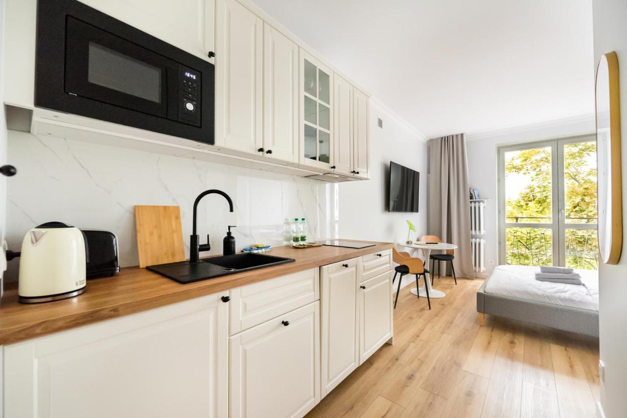 Metro Ratusz Arsenal Modern Studio Apartment Warsaw