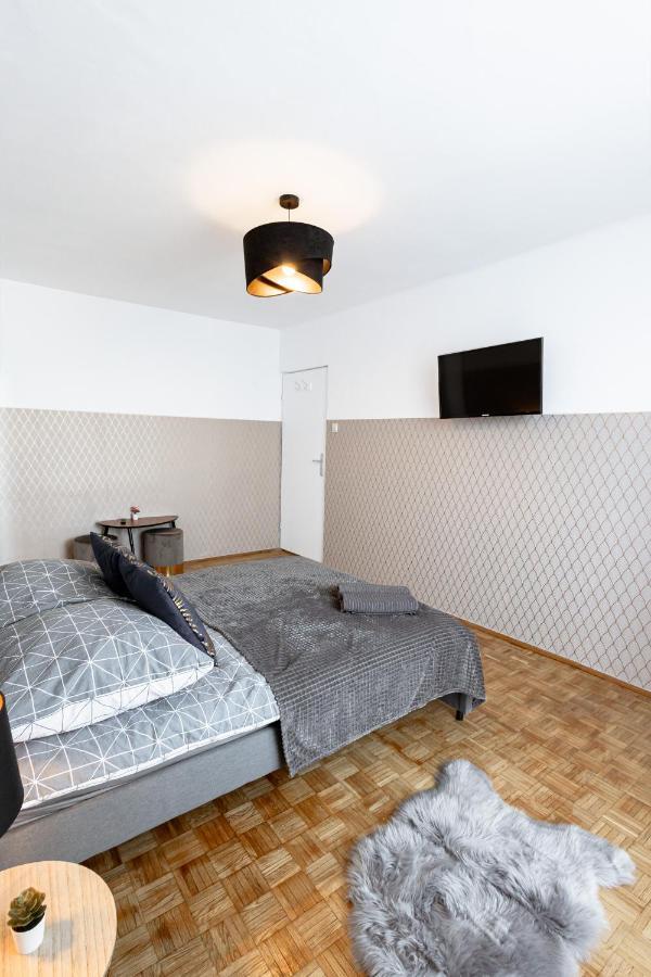 Clicktheflat Norblin Factory Albergue