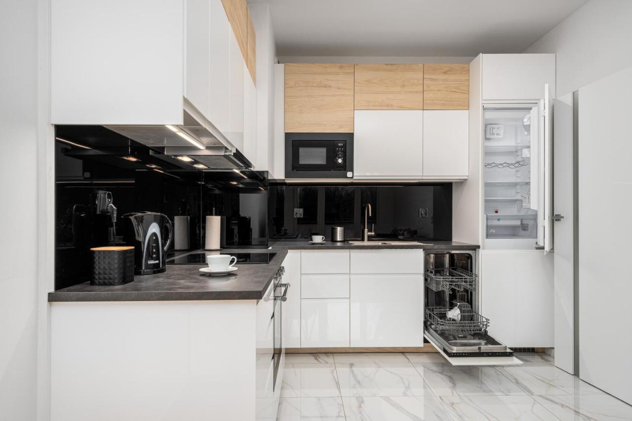 Hotel apartamentowy Your 1 Sierpnia Street *