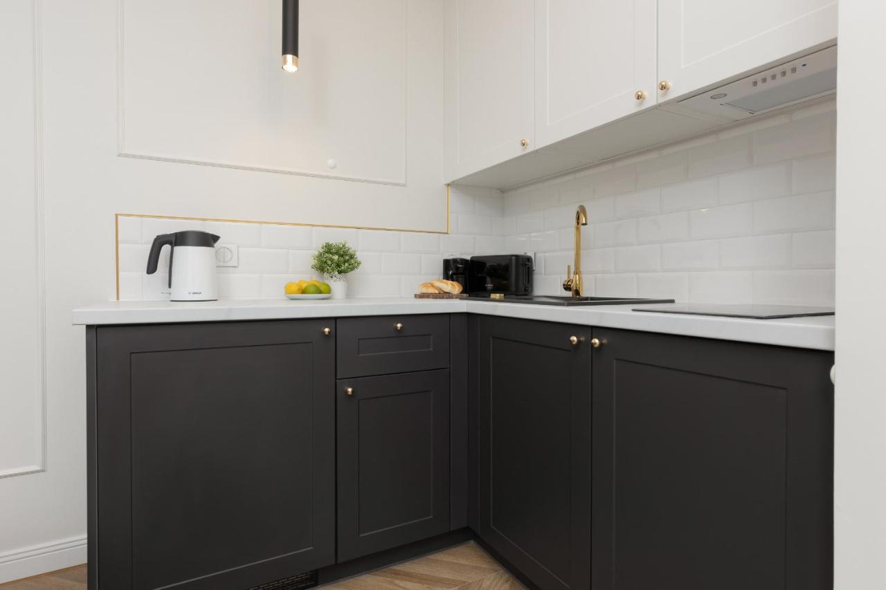 Apartment Moniuszki One-bedroom By Renters Warsaw