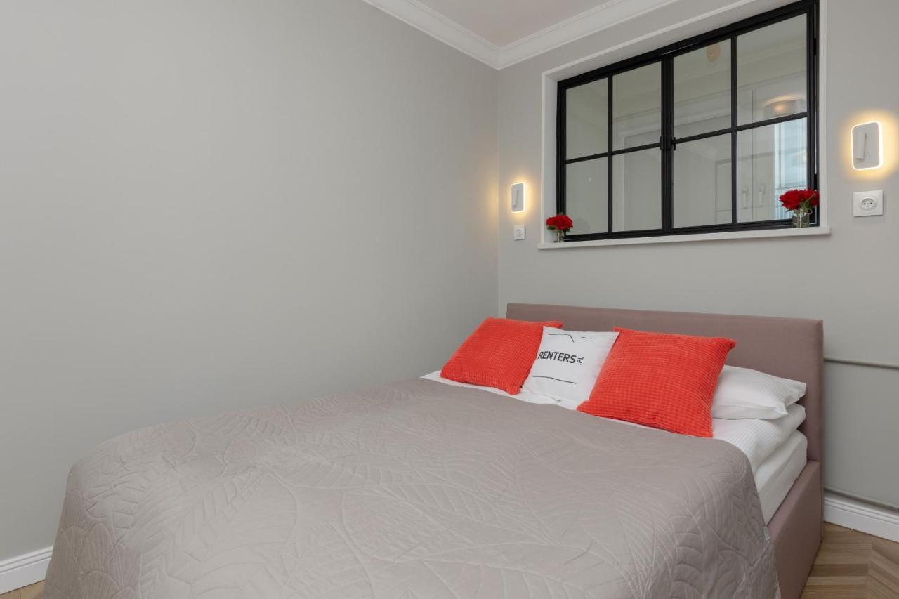 Moniuszki One-bedroom By Renters * Warsaw