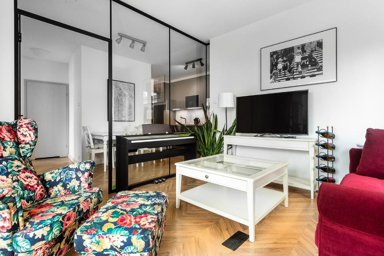Charming Close To The Center Apartment Warsaw