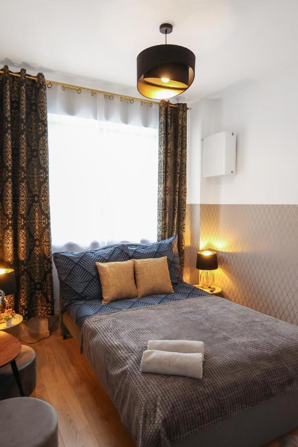 Hostel Clicktheflat Three Crosses Square Apart