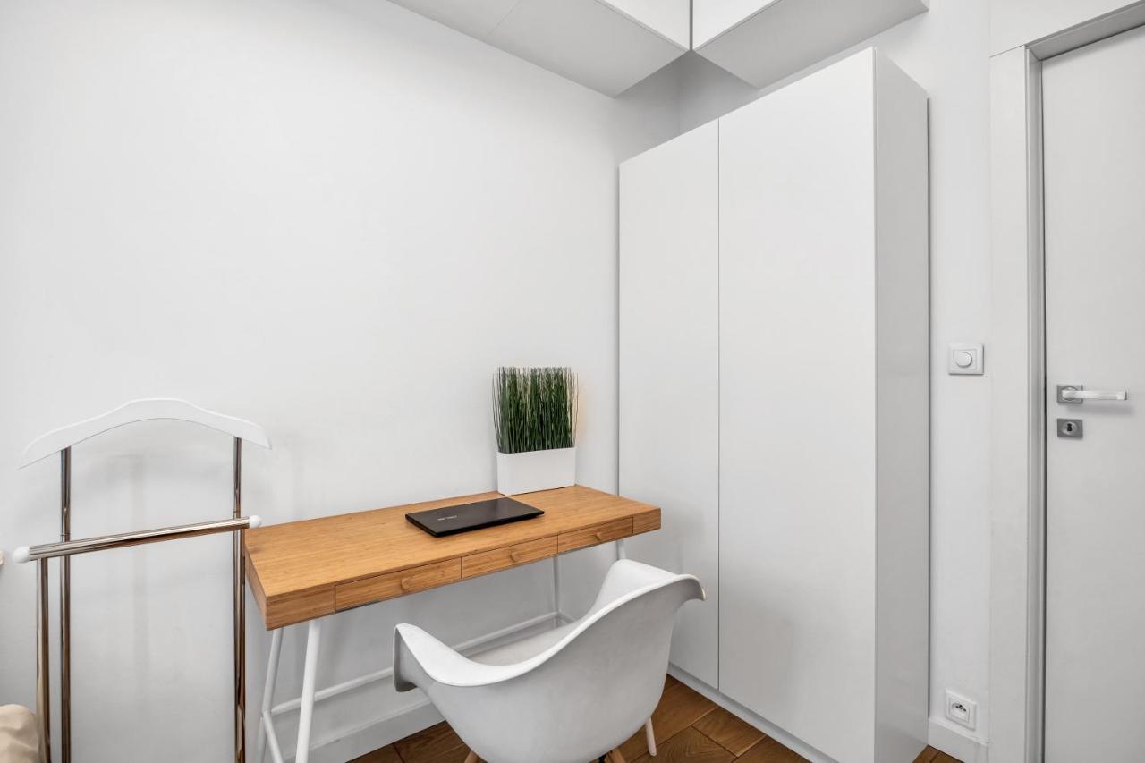 Apartamento Spacious 2 Bedroom Ac Dalanowska 46 Varsóvia