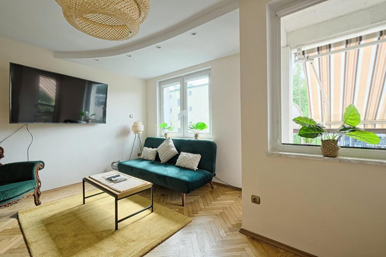 Apartment 2br Apt Balcony Tamka 17 Ac