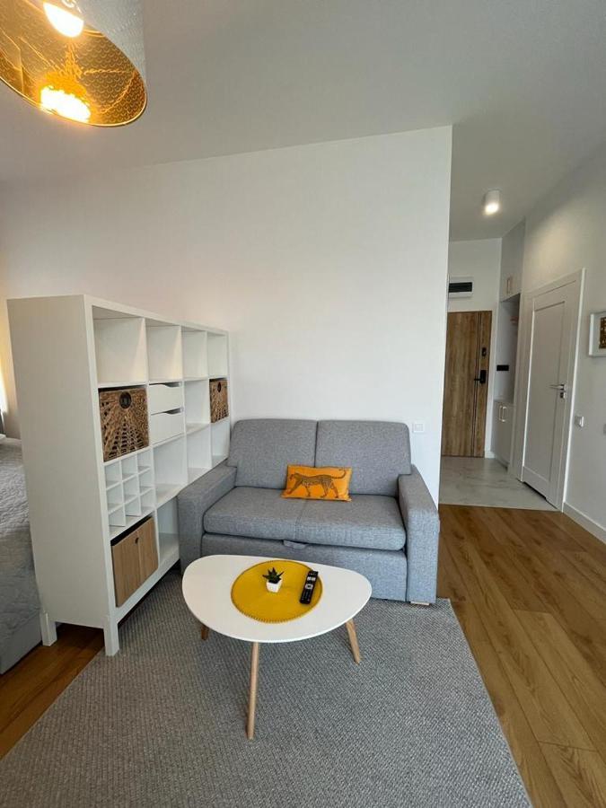 R House - Brand New With Patio And Garage