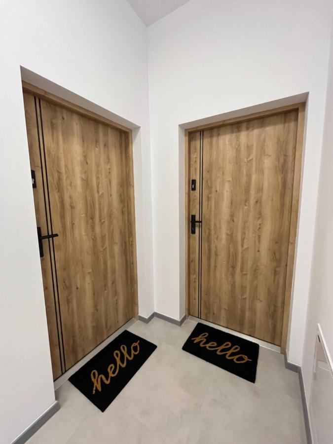 R House - Brand New With Patio And Garage Apartment *