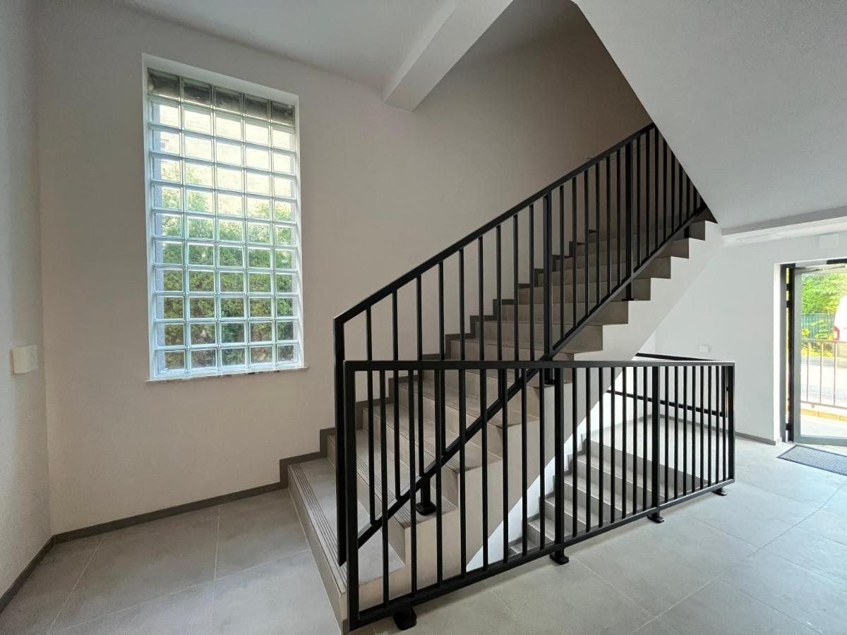 Apartment R House - Brand New With Patio And Garage Warsaw