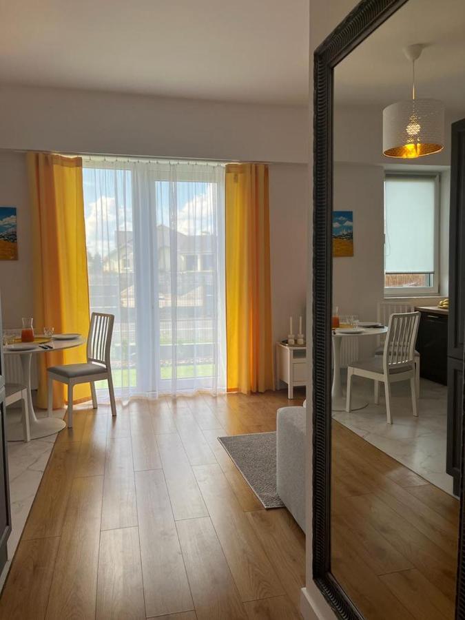 R House - Brand New With Patio And Garage *
