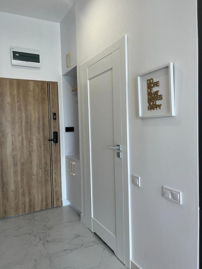 R House - Brand New With Patio And Garage Apartment
