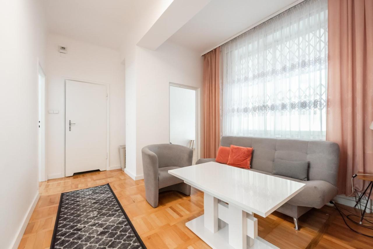 Plac Zbawiciela 3-bedroom Apartamento
