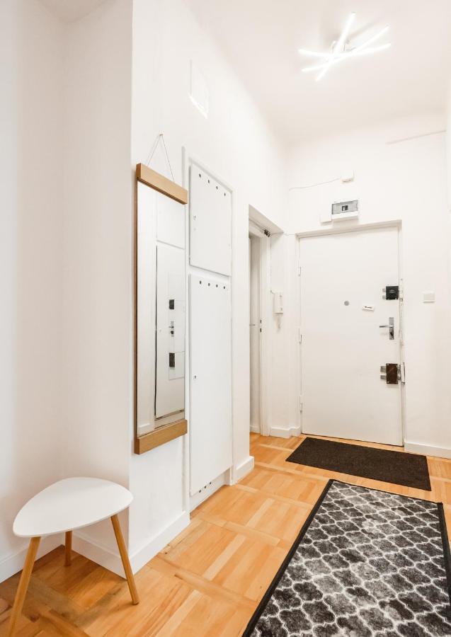Plac Zbawiciela 3-bedroom Apartamento *