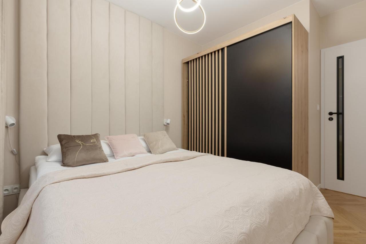 Ursus Nova With Parking By Renters Prestige Apartment