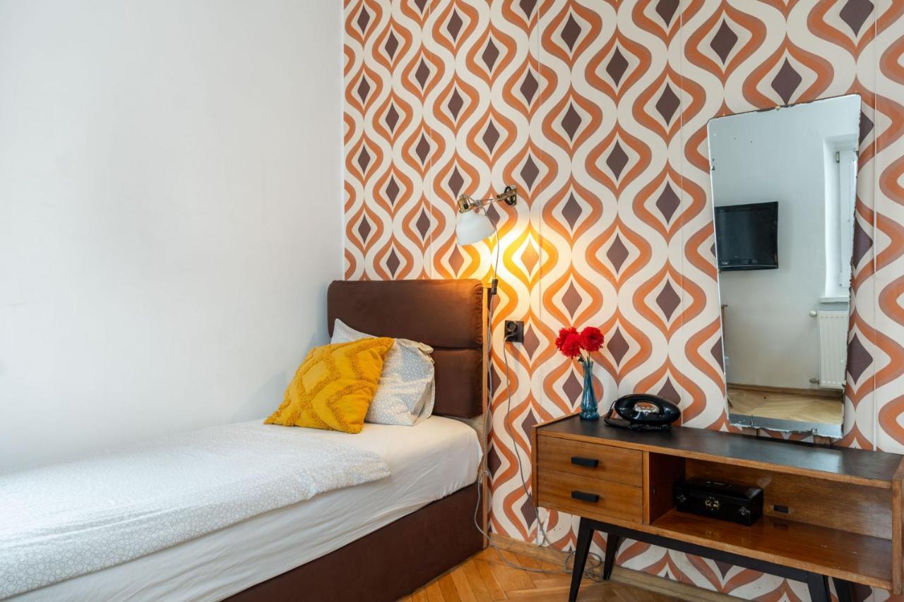 Vintage Vibe Rooms, Metro Politechnika By Urban Wake *
