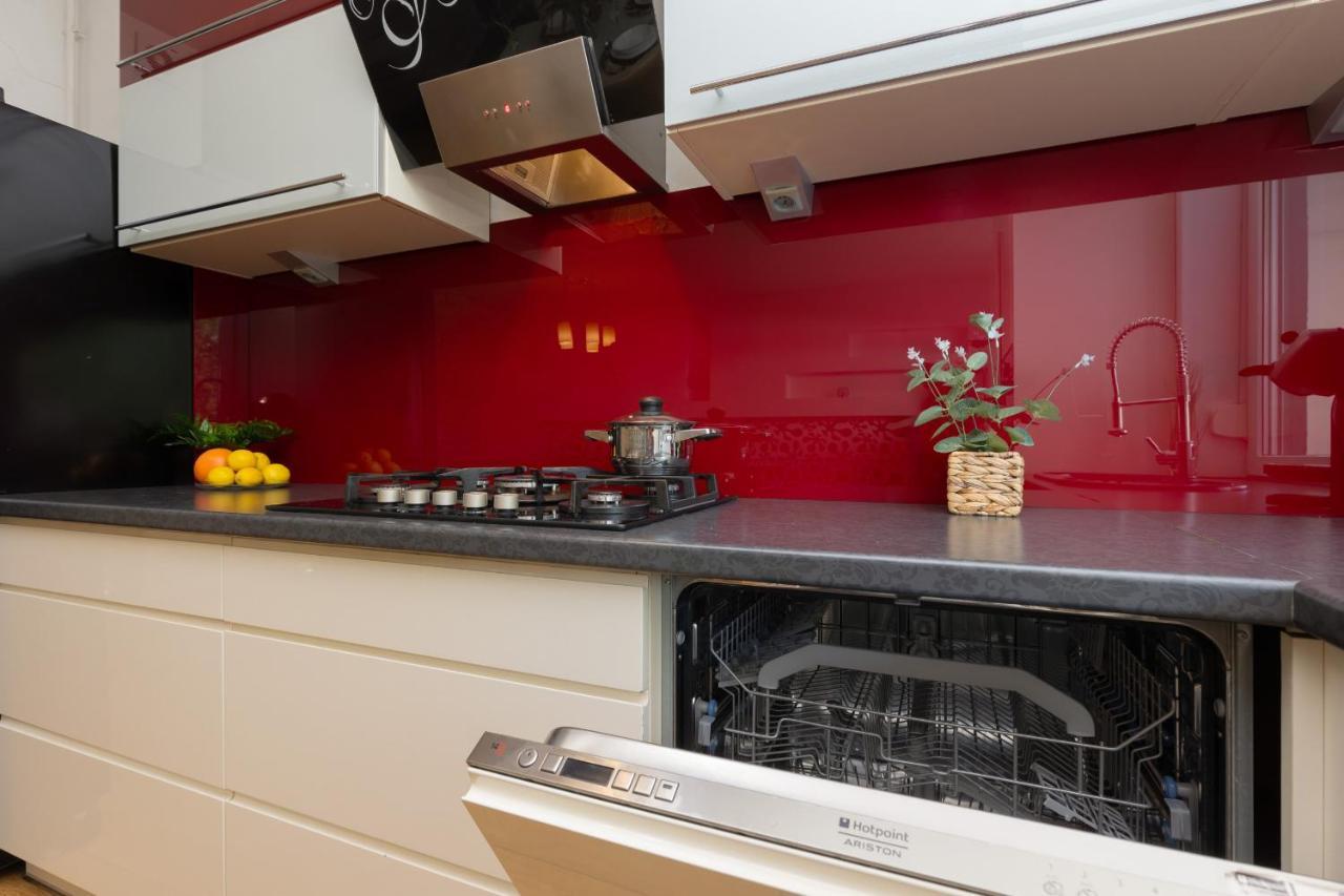 Metro Targowek Spacious With Parking By Renters * Warsaw