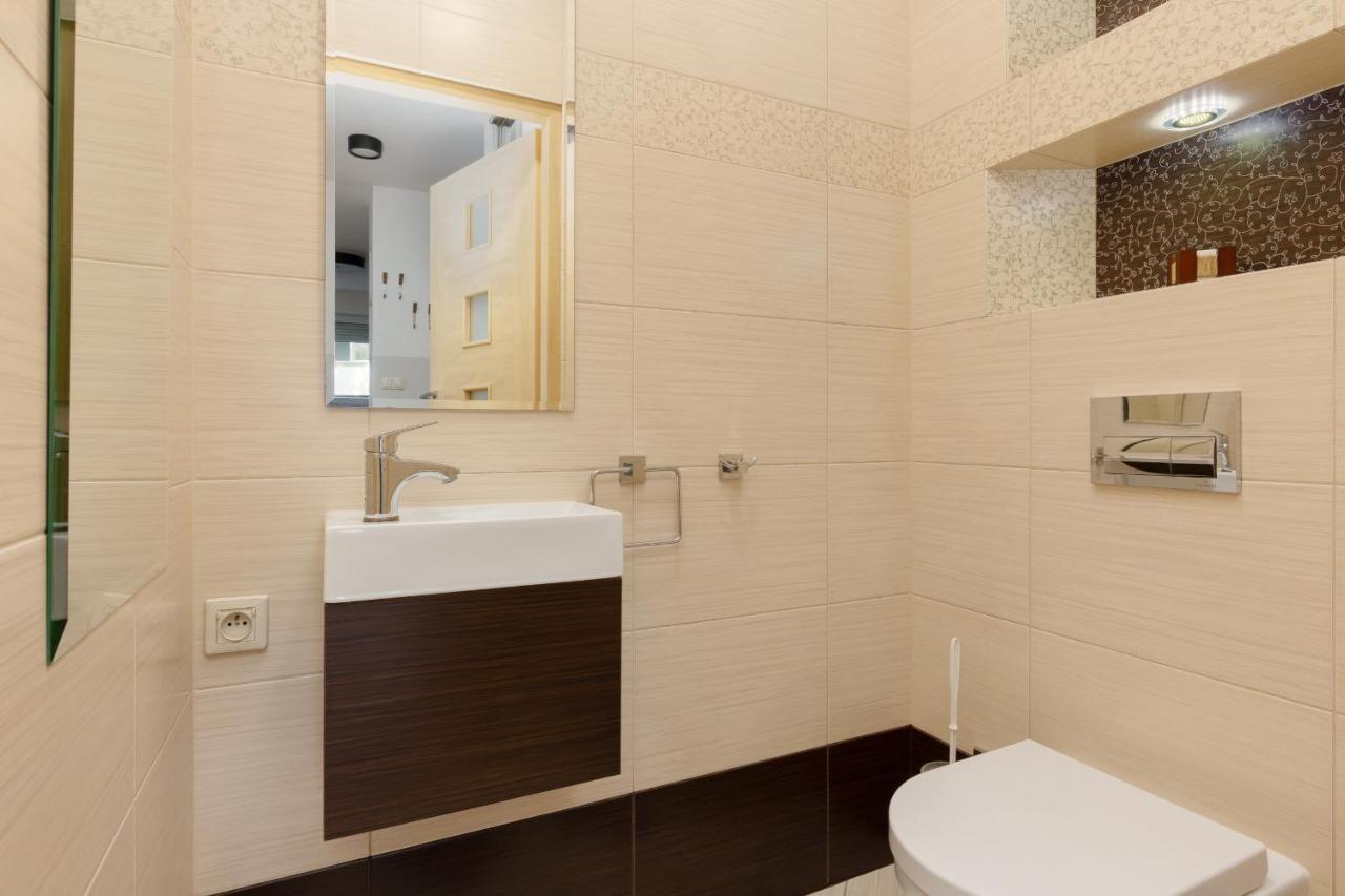 Căn hộ Metro Targowek Spacious With Parking By Renters