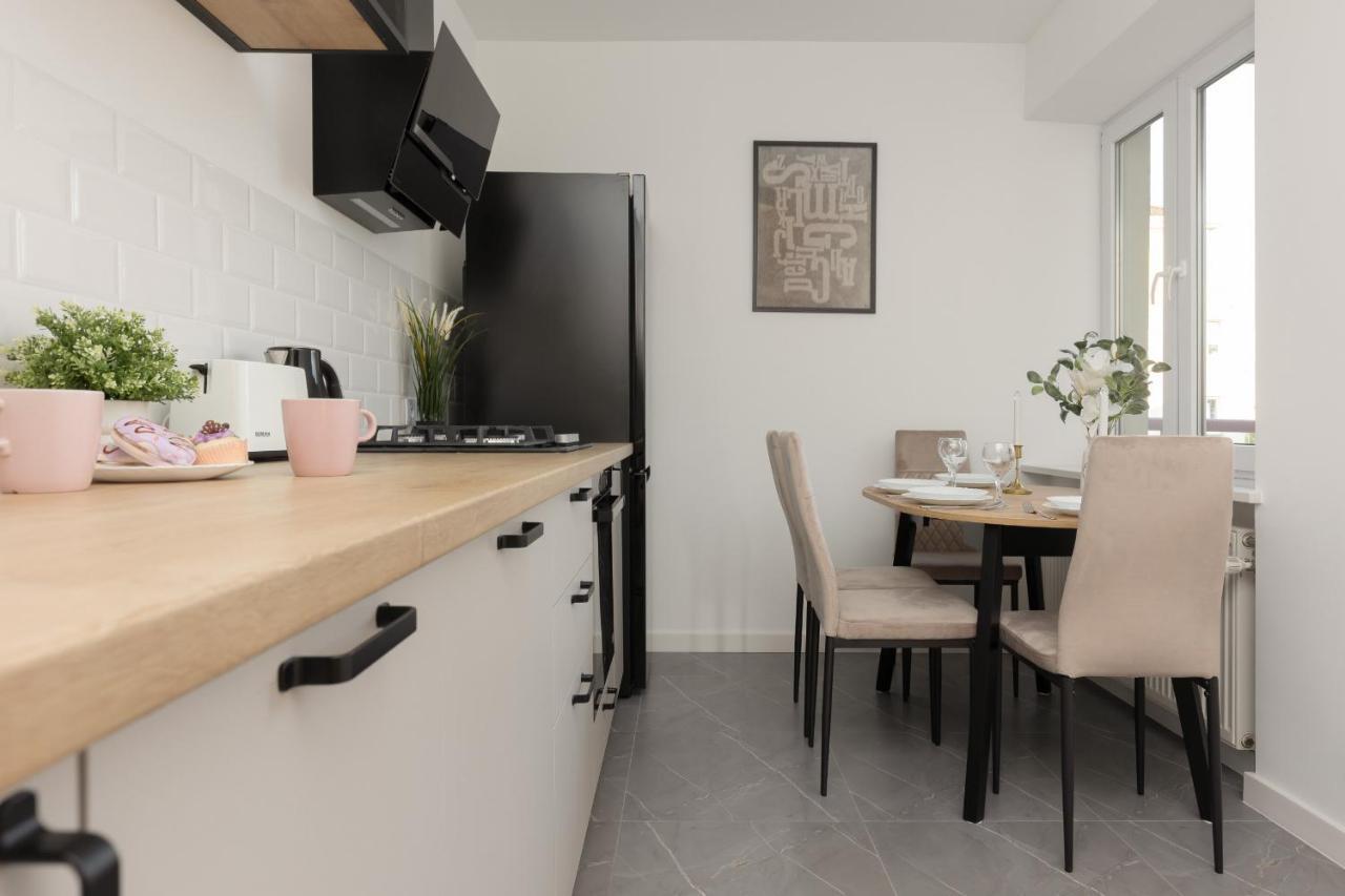 Apartament Ursus Spacious Two-bedroom By Renters *