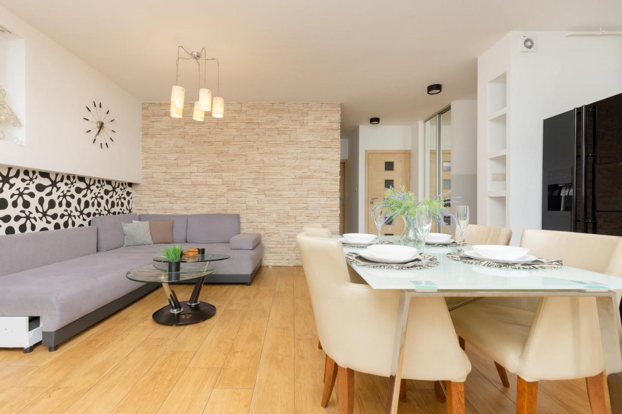 Metro Targowek Spacious With Parking By Renters