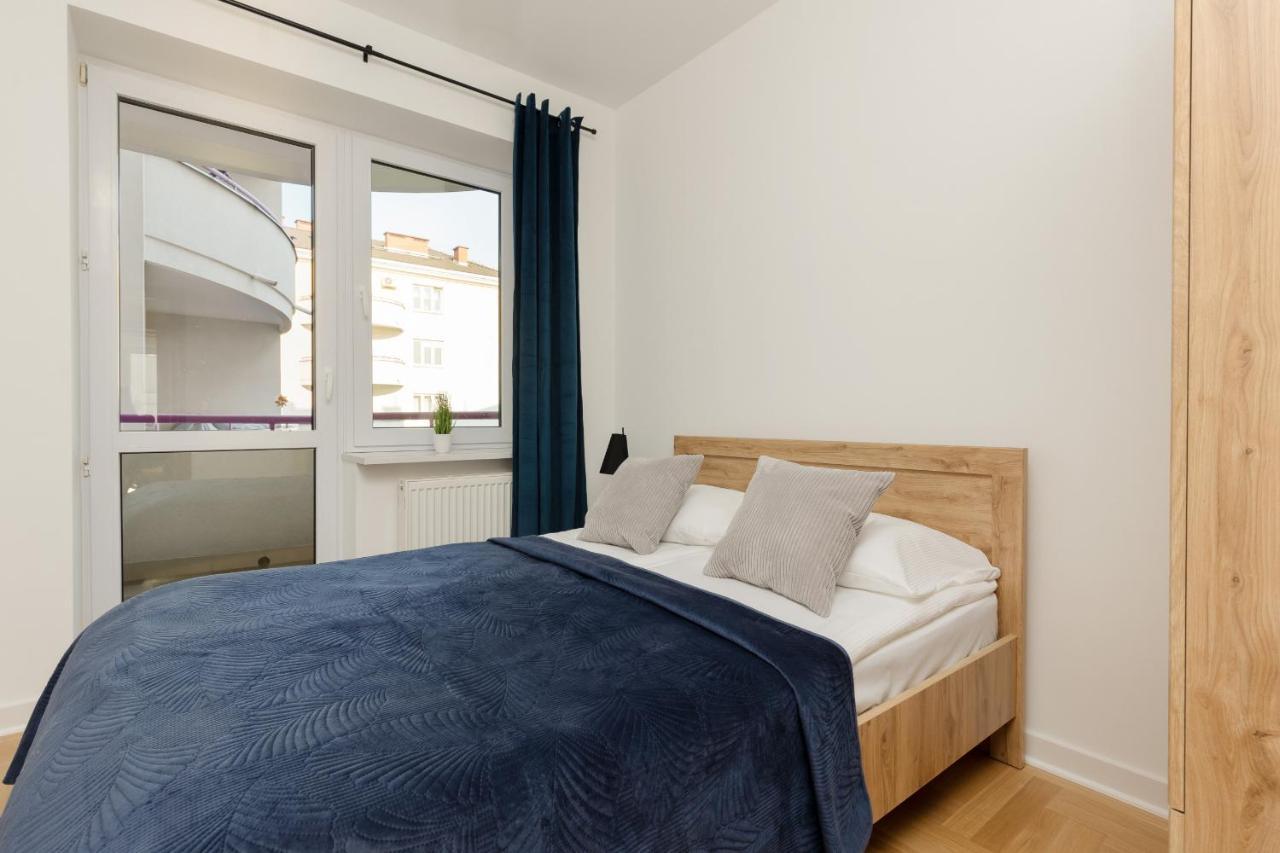 Ursus Spacious Two-bedroom By Renters * Warszawa