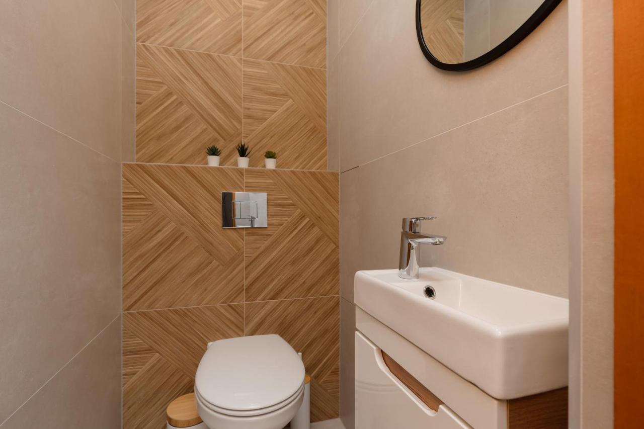 Ursus Spacious Two-bedroom By Renters Warszawa