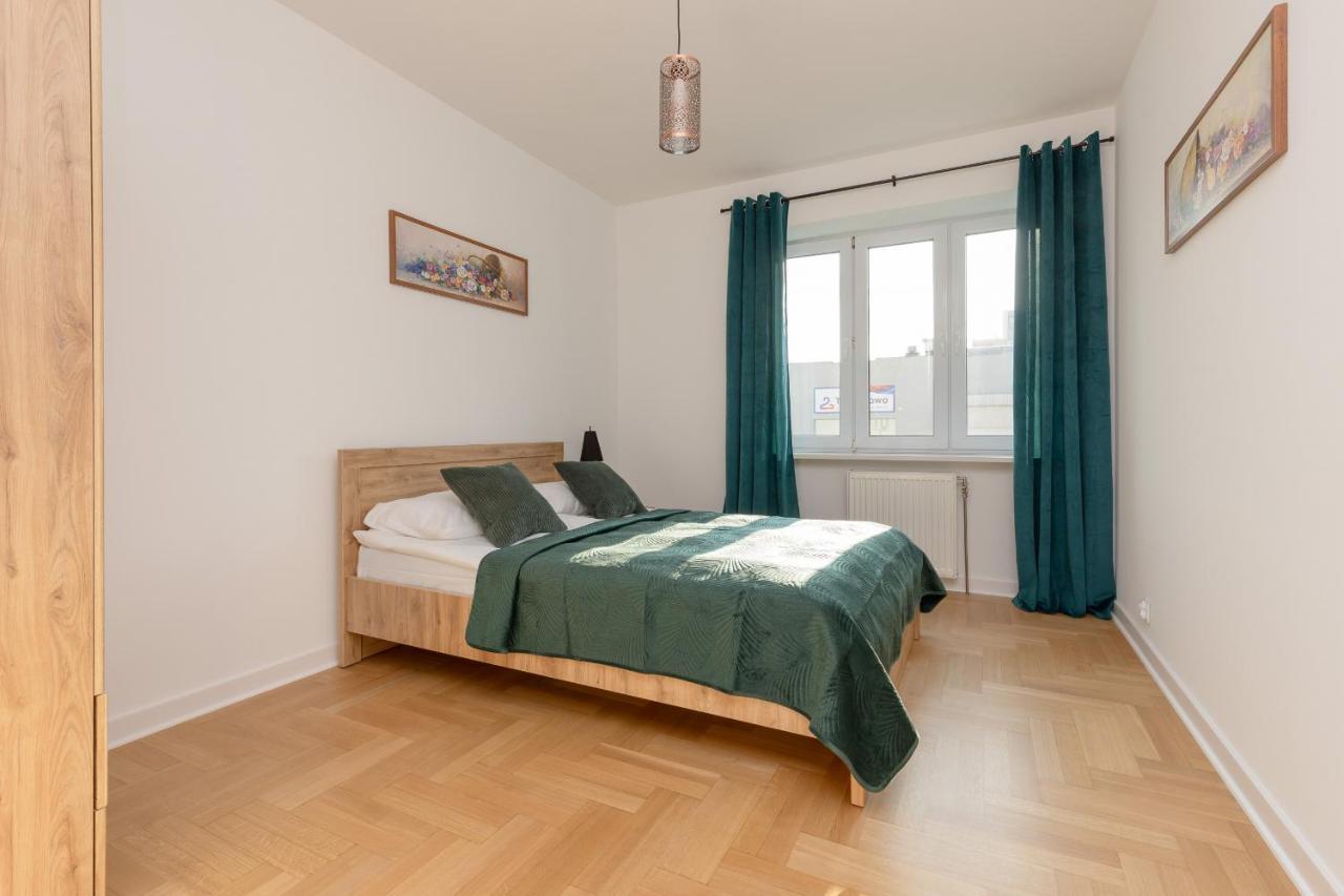 Ursus Spacious Two-bedroom By Renters * Warszawa