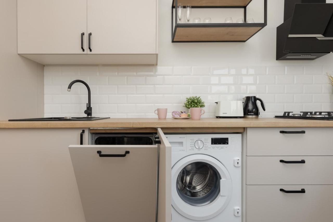 Ursus Spacious Two-bedroom By Renters * Warszawa