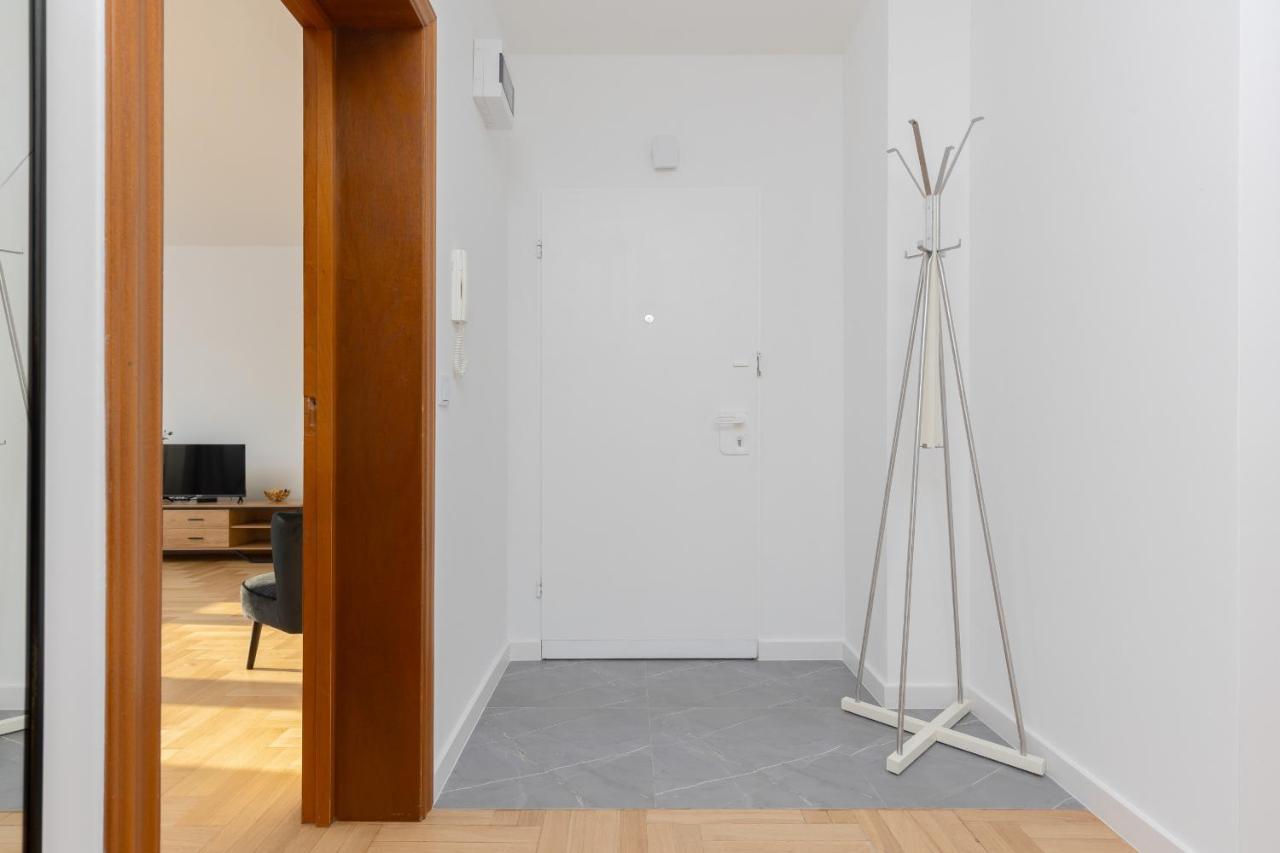 Ursus Spacious Two-bedroom By Renters Warszawa