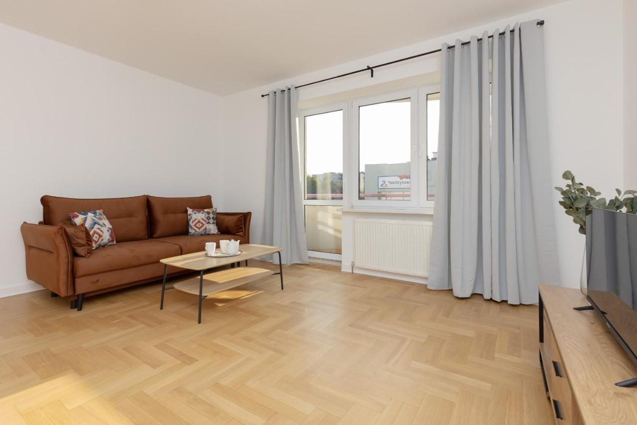 Apartament Ursus Spacious Two-bedroom By Renters