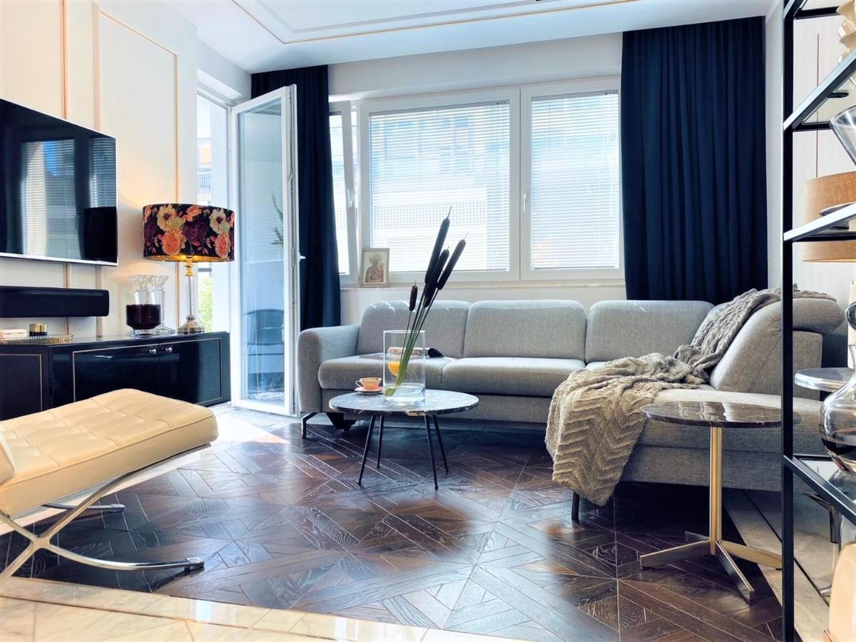 Luxury At Center At Palace +netflix! Warsaw