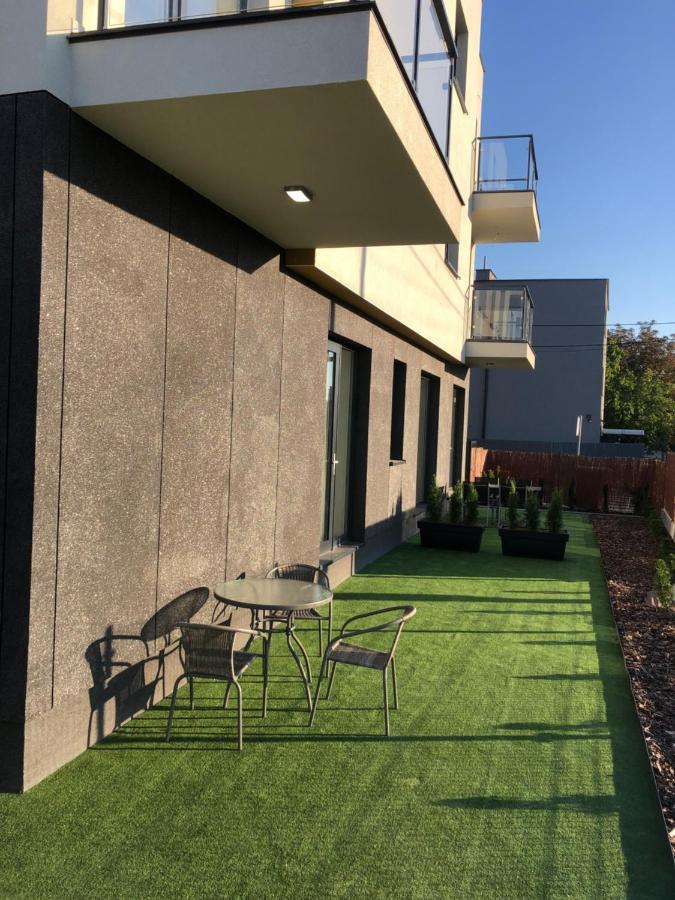 R House - Brand New With Patio And Garage
