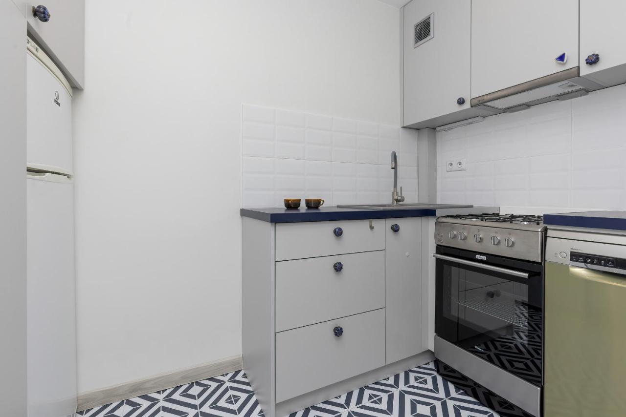Cozy And Comfortable Wola By Renters Apartment *