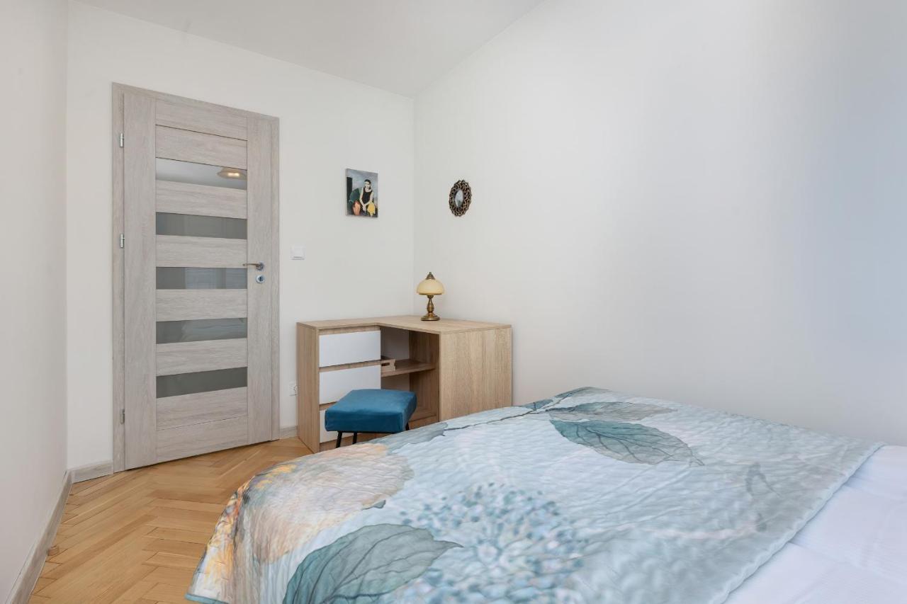 Cozy And Comfortable Wola By Renters *