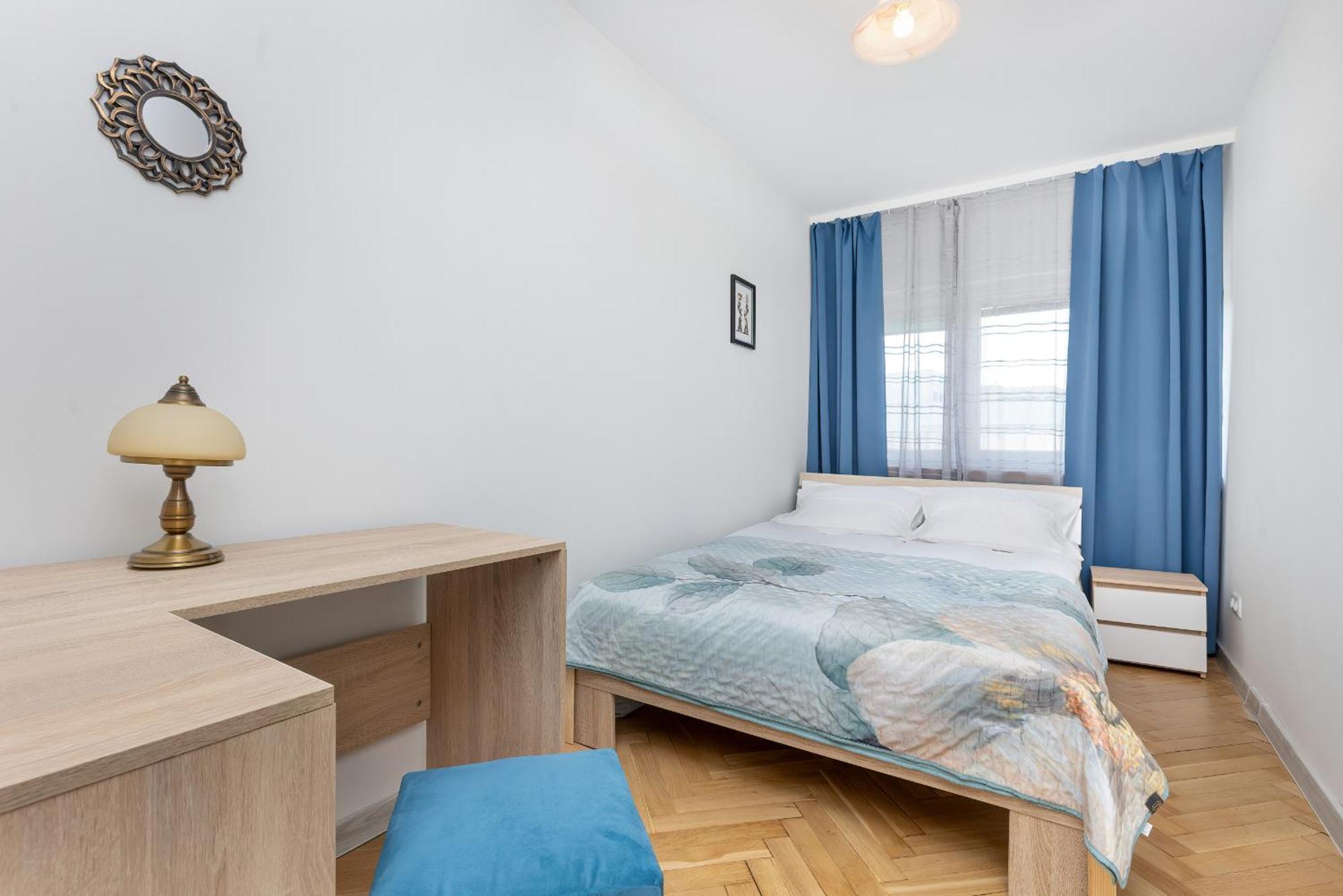 Cozy And Comfortable Wola By Renters Apartment
