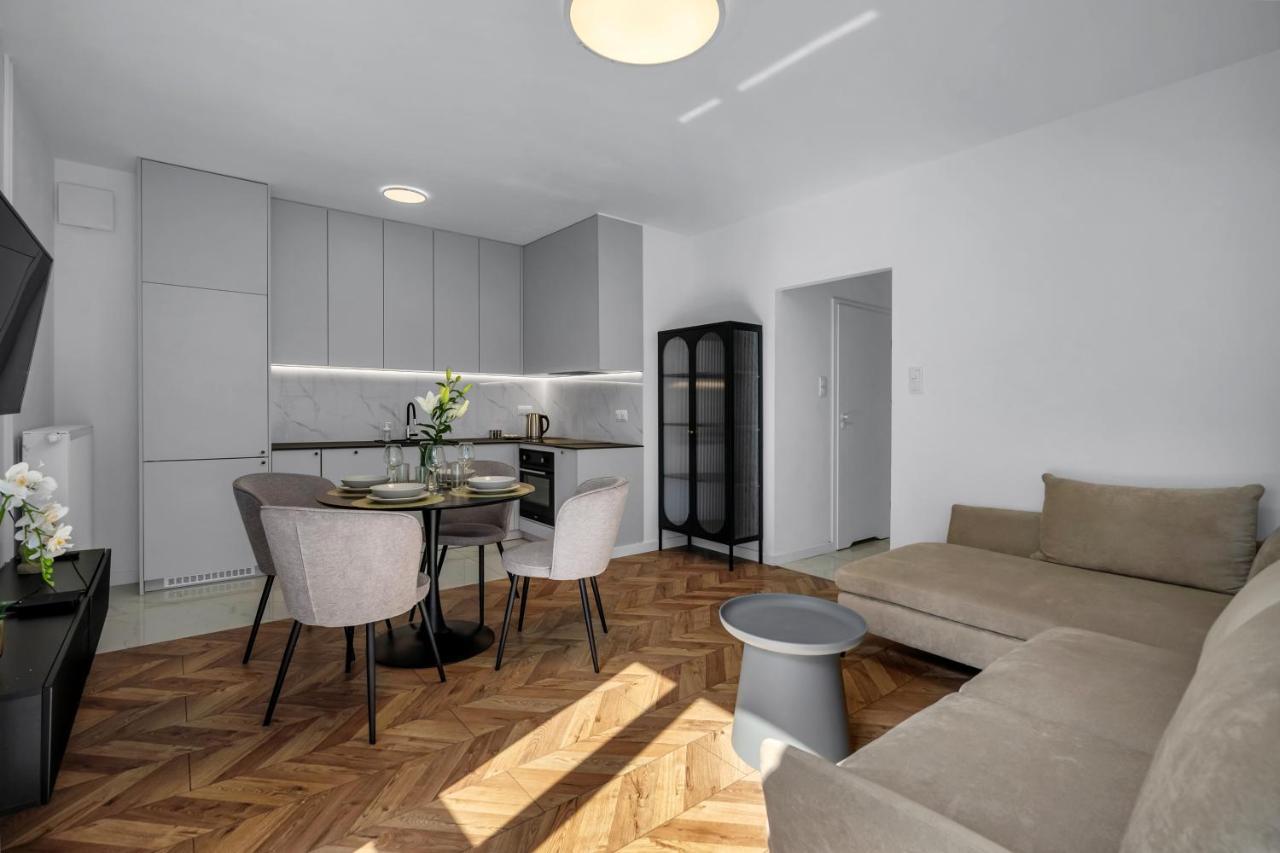 Apartament Kasprzaka 29a Business N1 - Parking, Balcony, Targi Expo - By Rentujemy