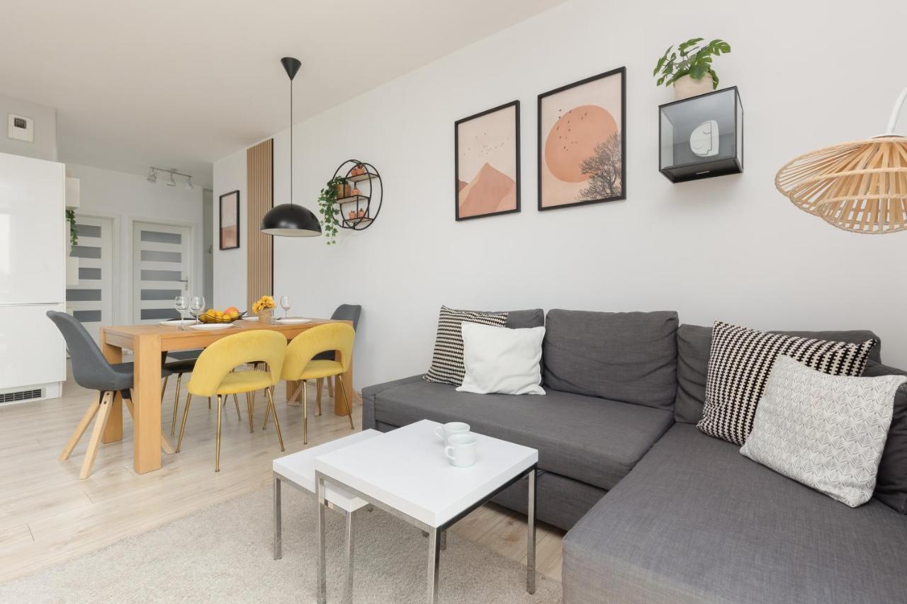 Symboliczna With Balcony & Parking By Renters *