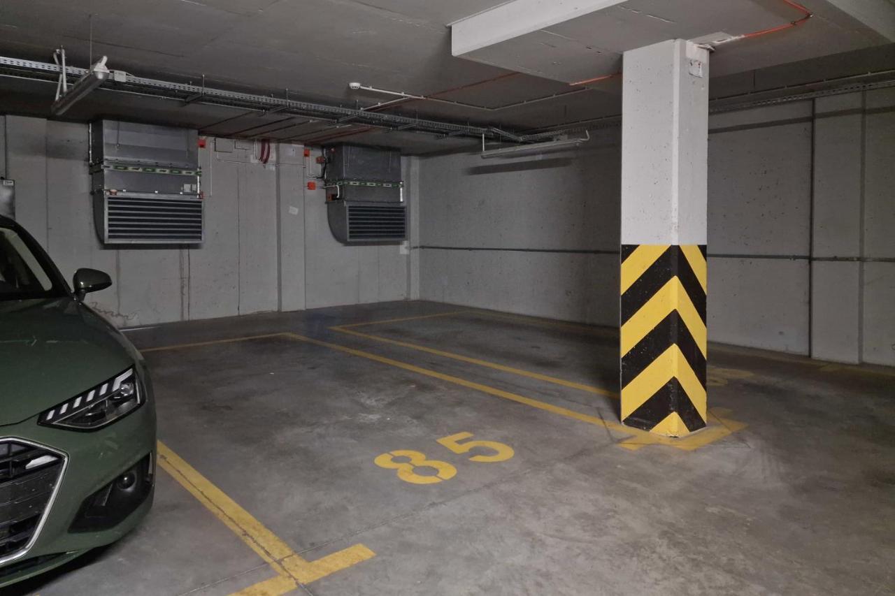 Symboliczna With Balcony & Parking By Renters * Warschau
