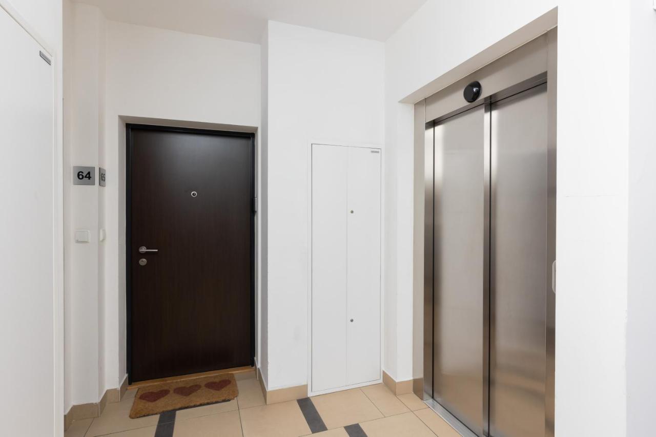 Apartment Symboliczna With Balcony & Parking By Renters Warschau