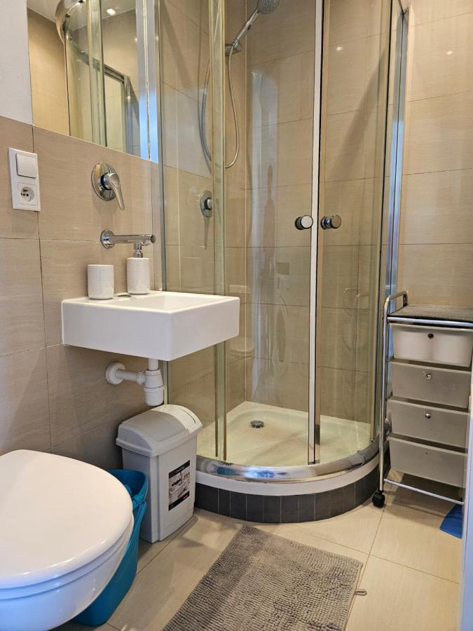 Apartment Studio Zelazna Warsaw