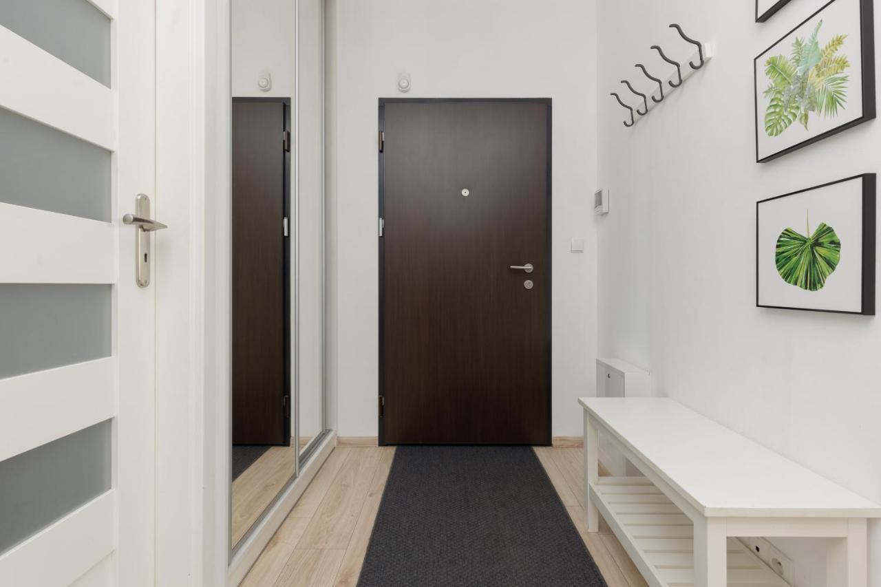 Symboliczna With Balcony & Parking By Renters * Warschau